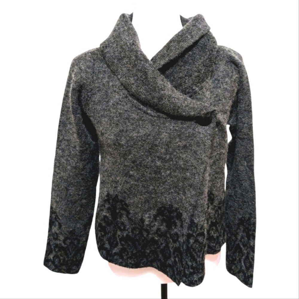 Adrienne Vittadini wool blend gray sweater with black. Shawl collar. Sz …
